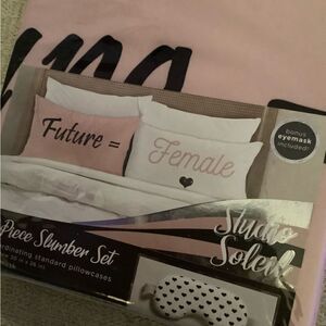 New Studio Soleil 3 pc Slumber set/ pillowcases